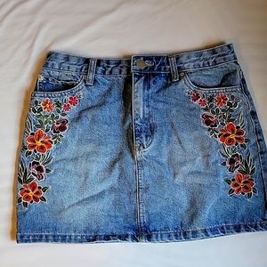 Forever 21 High Waisted  Embroidered Denim Skirt (L)